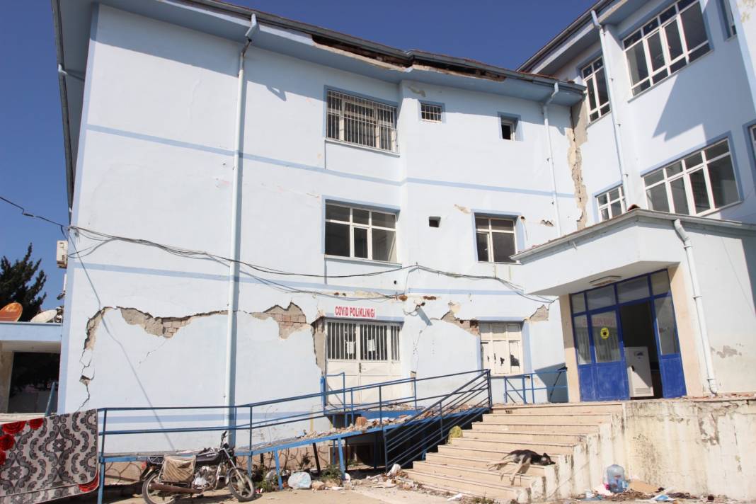 Kısa Dalga fotoğrafladı: İşte Samandağ’da büyük yıkımdan sonraki durum 8